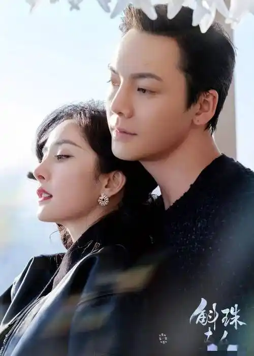 杨幂陈伟霆同穿黑色又酷又飒互换外套气质也好绝