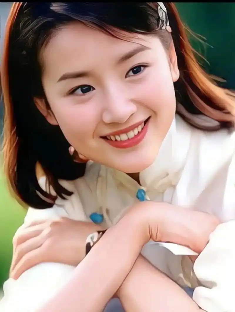 董洁.年轻的时候肉肉的脸,年纪大了骨胶原流失,面相就差了.  - 抖音