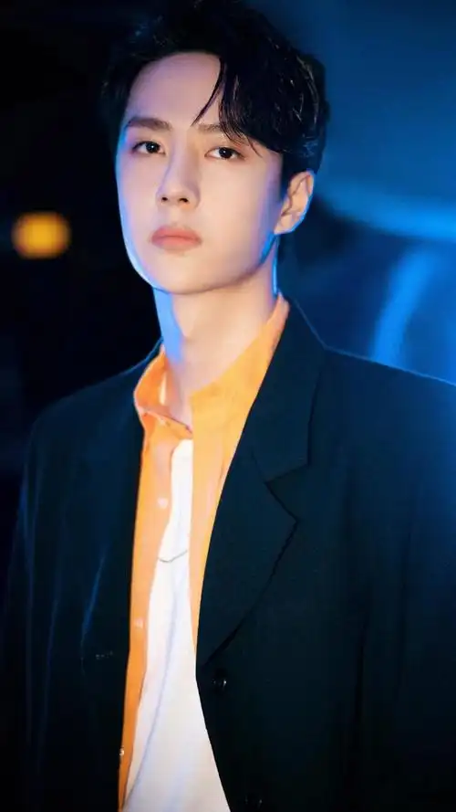 人气偶像王一博,实力舞者王一博,来看《这街3》的帅照