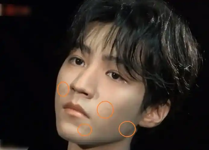 王俊凯百花奖后台拍摄,在高清怼脸拍镜头下,脸部状态过于真实