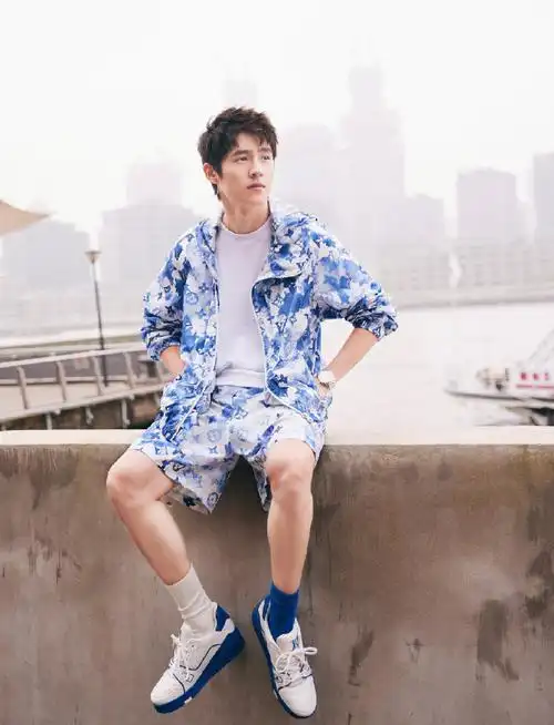 刘昊然说袜子不同色是fashion