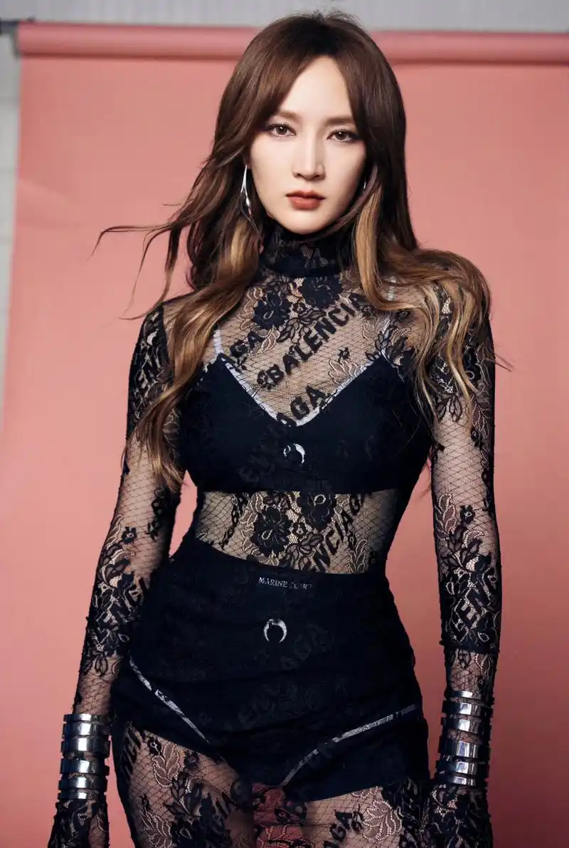 孟佳,透视裙造型  #心随星动