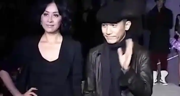 李健结婚19年不生孩子与妻子的二人世界依旧很甜蜜