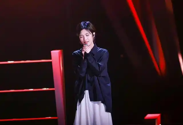 《中国好声音2022》已播出过半,盲选过后,第一场导师对决,李克勤战队