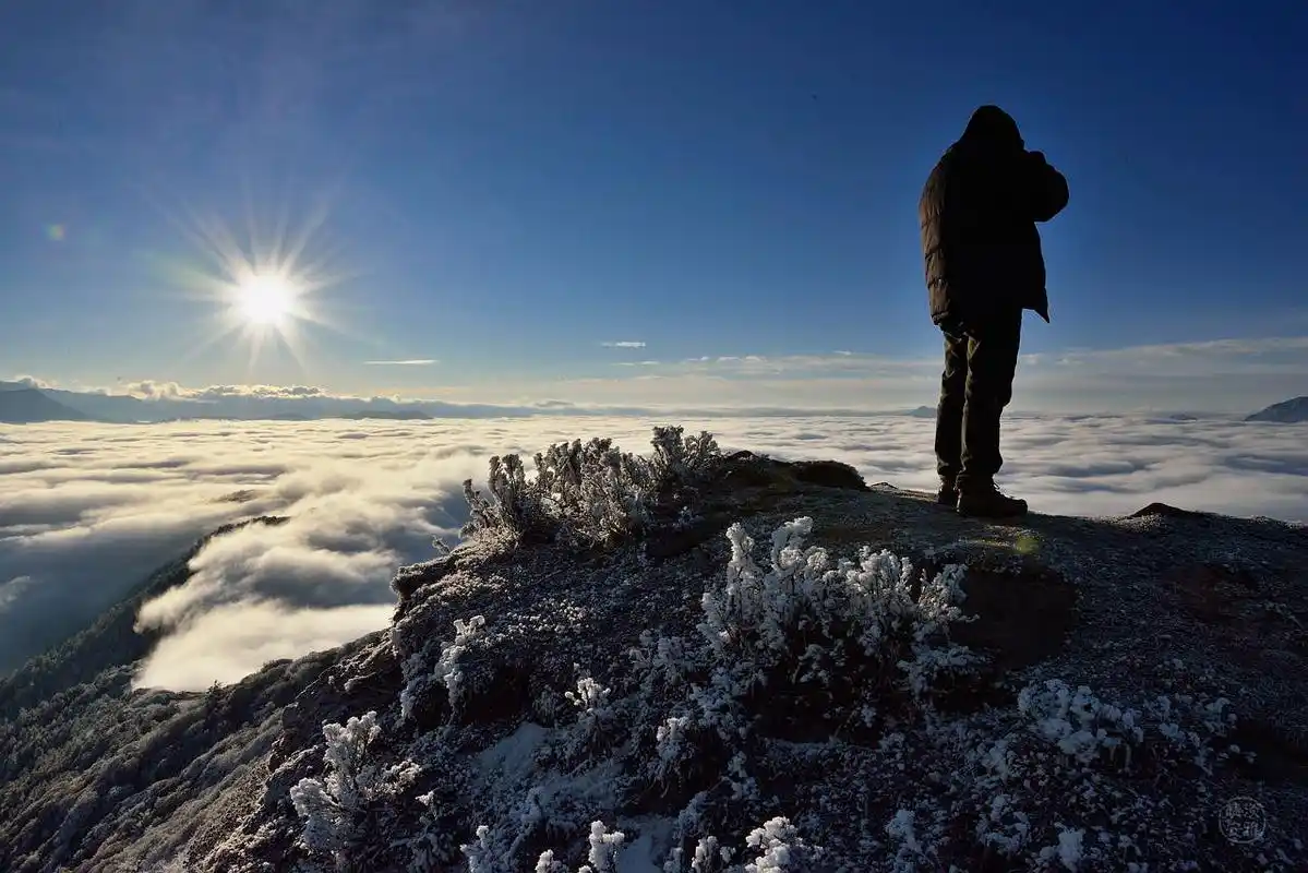 高山之巅云蒸霞蔚