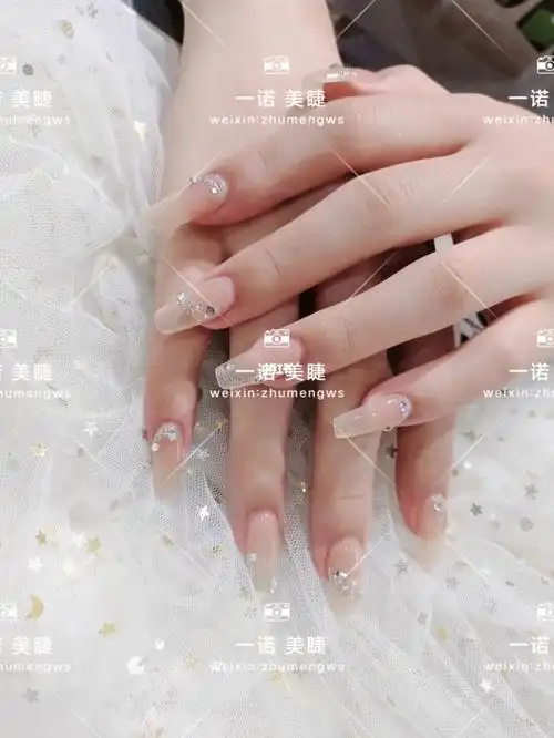 浅色系美甲夏天