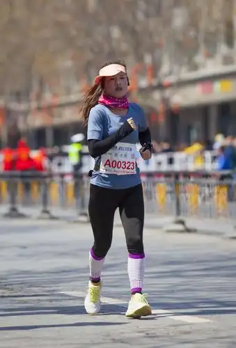 【百名美女跑者惊艳郑开马拉松】2019