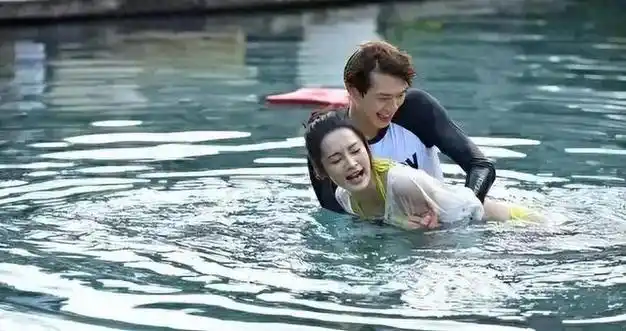 魏大勋扯的不是李沁的裙子而是整个娱乐圈的丑陋他们什么关系