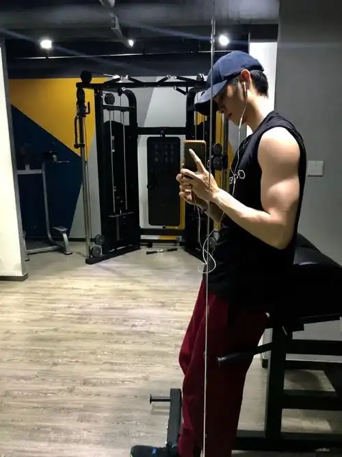 网友:身材好到男的都会沦陷|小s|型男|曹佑宁_网易订阅