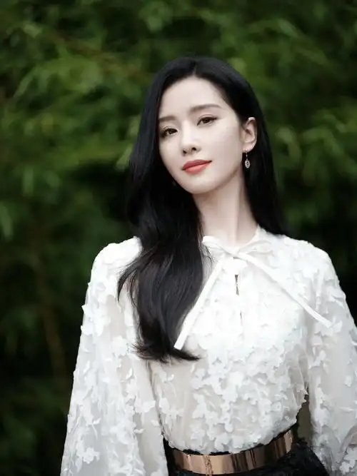 刘诗诗个人时尚造型:气质女神,清新淡雅