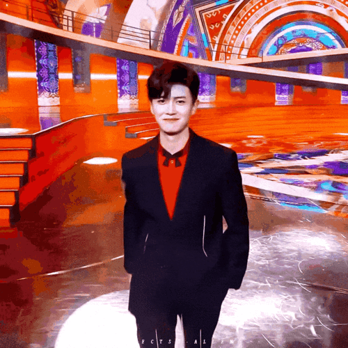 任嘉伦走路粉来报道!任总霸气走姿合集在这里