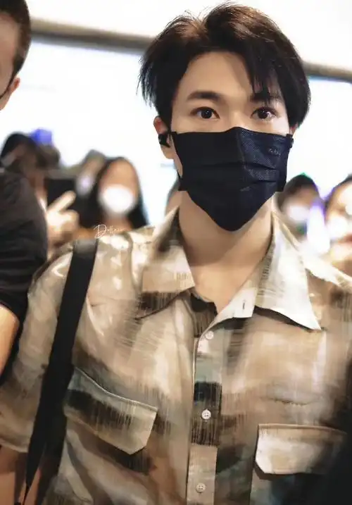 杨幂的眼睛太绝了……|华晨宇|口罩_网易订阅