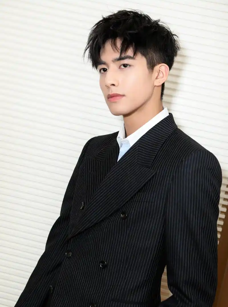 这些明星今年将高考,图2颜值棒,图4不忘刻苦学习,唯有他算学霸