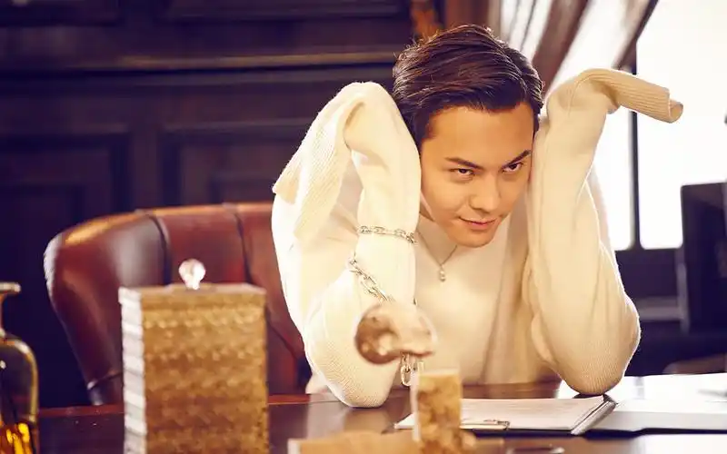 偶像男神陈伟霆呆萌霸气写真电脑壁纸下载