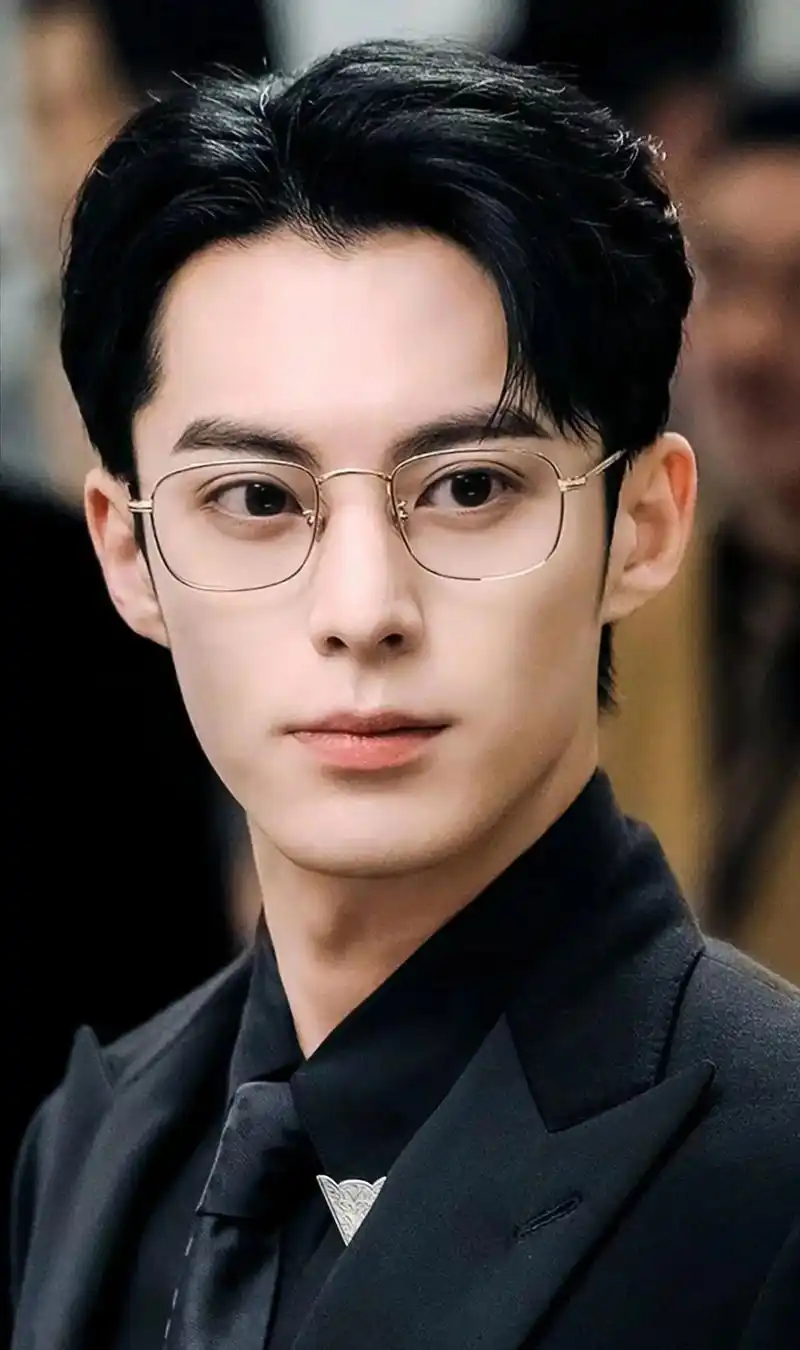 男神#王鹤棣眼镜杀有多绝 - 抖音