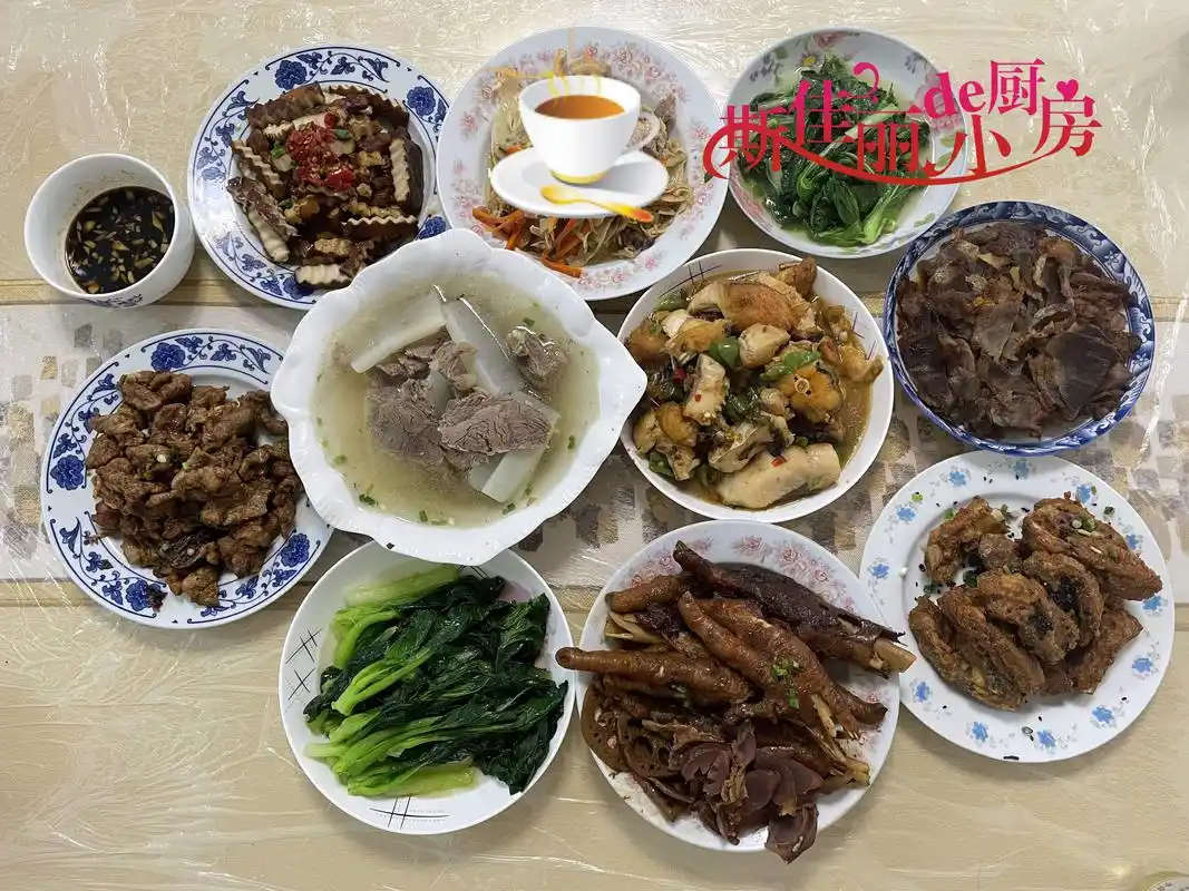 婆婆过生日,儿媳做的一桌饭菜晒朋友圈火了,网友:太寒酸,抠门