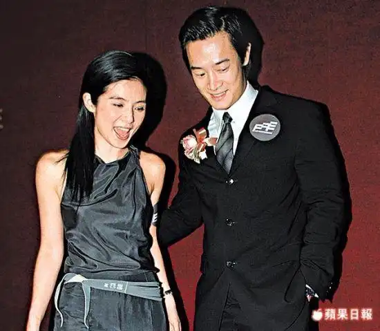 杨采妮19年情修成正果