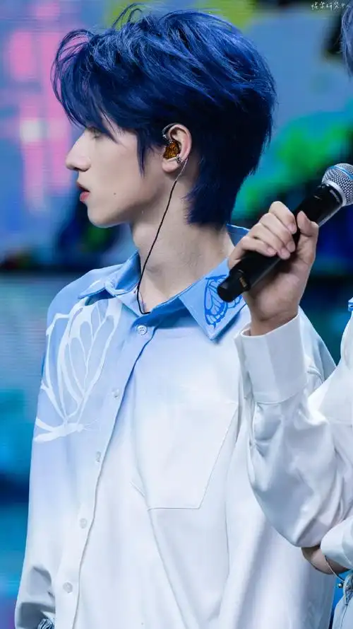 唉 虽然众所周知但是还是想说@tf家族-朱志鑫你侧脸真的太神作了.