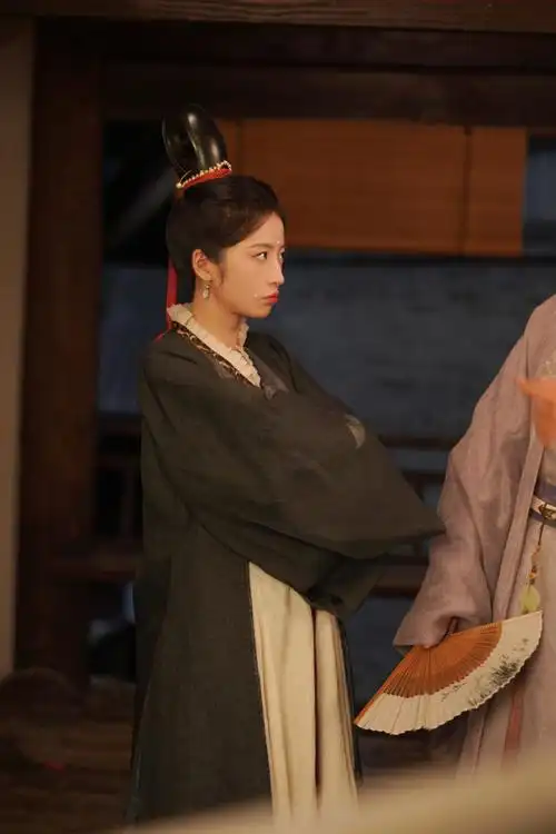 赵简珍珠妆~请把古装焊在身上,今晚八点不见不散~@周雨彤微博#周雨彤