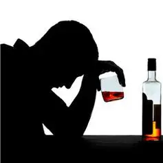 男人喝酒伤感头像孤独寂寞的男人独自喝酒伤感图片头像