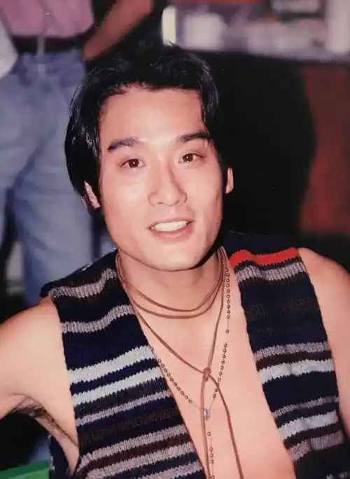 千面影帝梁家辉,曾是短跑冠军,最年轻影帝,落魄时也曾摆过地摊