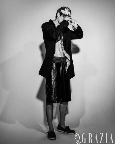 姚琛湿发腹肌大片写真图片310