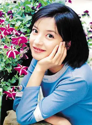 图赵薇旧照曝光被曝常跟男孩打架