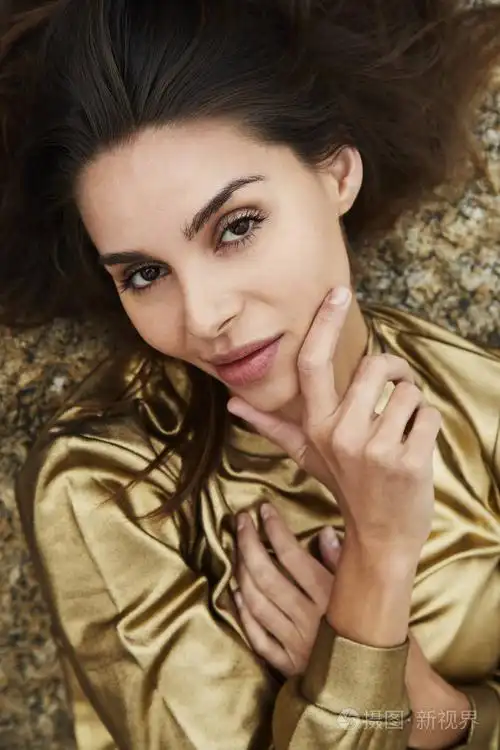 褐色眼睛美丽的女人