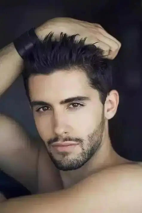 你的发型适合什么样的胡型想留胡子的男士看过来