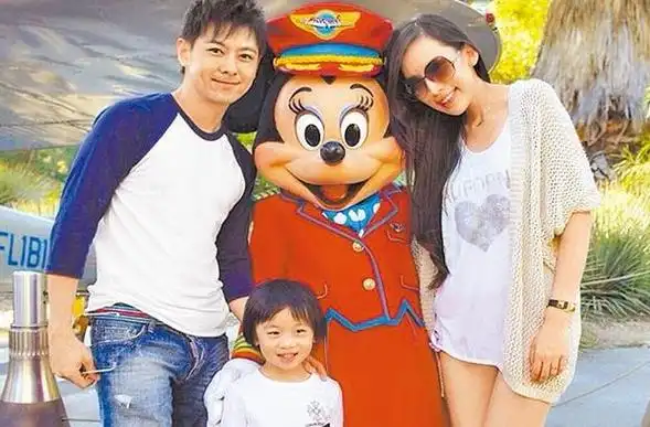 从这些照片中,我们可以看出这趟旅程给她带来了美好的回忆