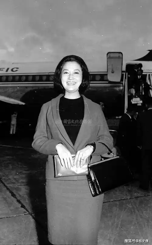 六十年代香港影坛的美女明星叶枫,人称"长腿姐姐"" 睡美人"_小姐_歌迷