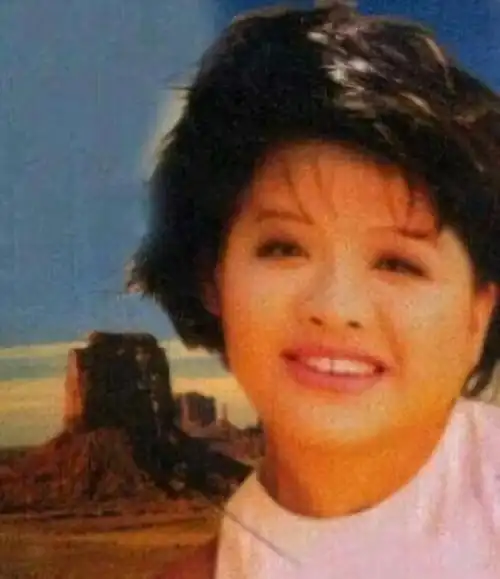 韩红最珍贵的照片体态匀称明眸皓齿