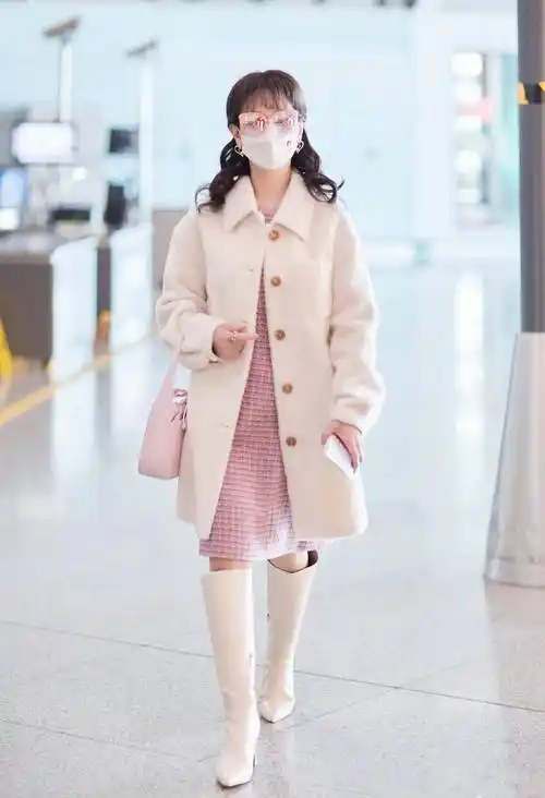 赵雅芝暖冬穿搭,69岁驾驭空气刘海穿粉色长裙,越活越年轻_红色_美人