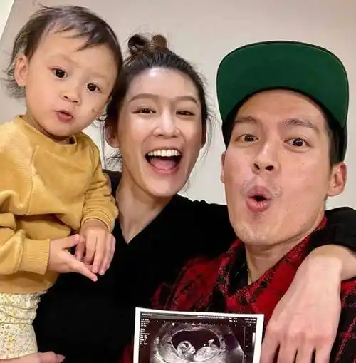 张韶涵前男友再当爸,开派对公布二胎性别,儿女双全太幸福_许孟哲_张