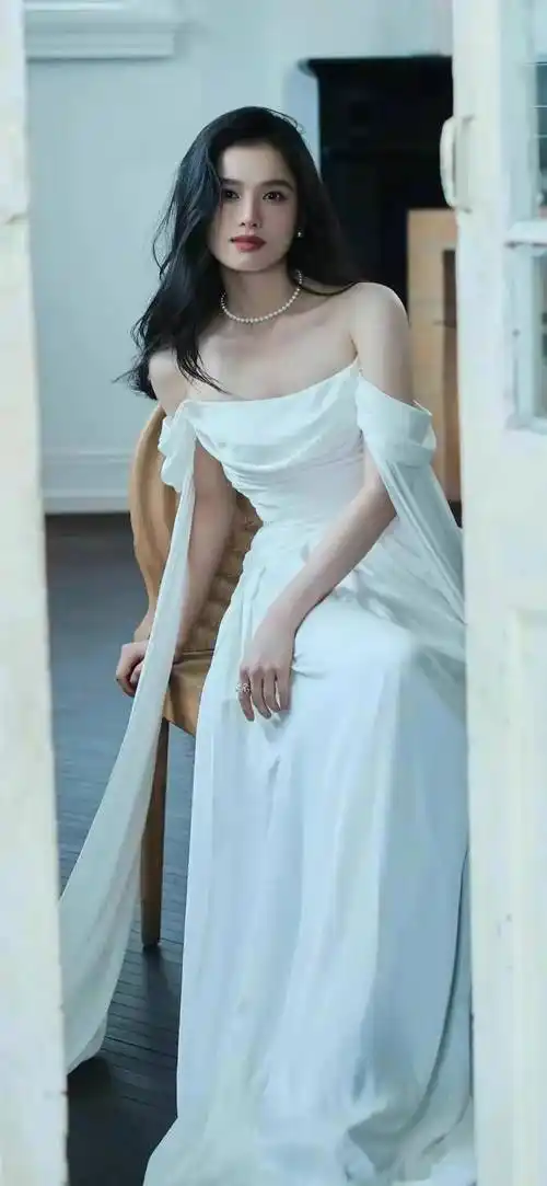 张婧仪的长发柔顺顺滑,每一根头发都仿佛是一缕抚摸人心的轻风 – 爱