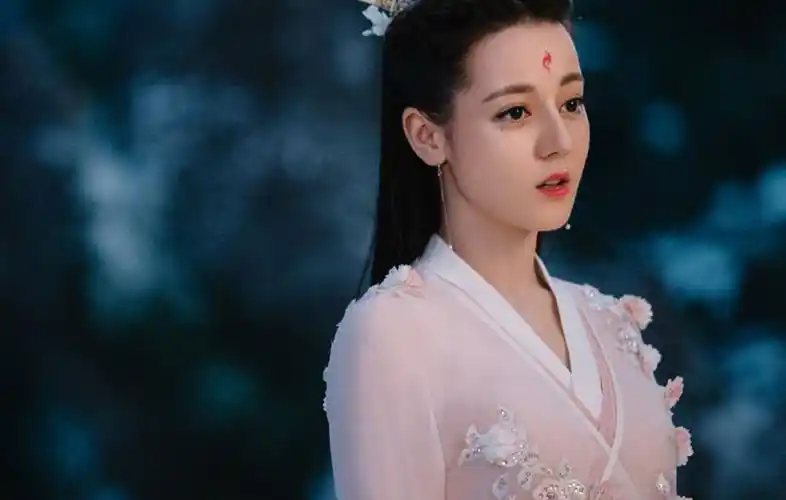 14年前抱团取暖原来迪丽热巴和辛芷蕾本就是一路人