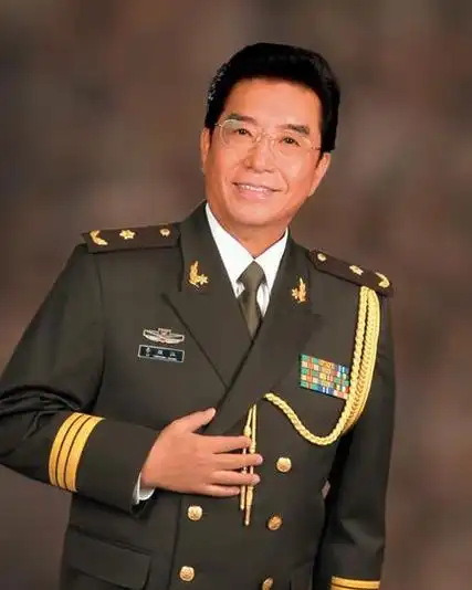 人也是唱了一辈子歌曲的老艺术家,不仅是我国的国家一级演员还是歌唱