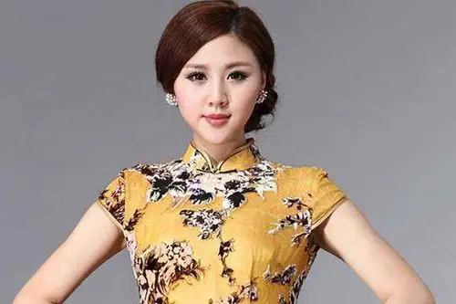 婚礼当天妈妈简单发型图解