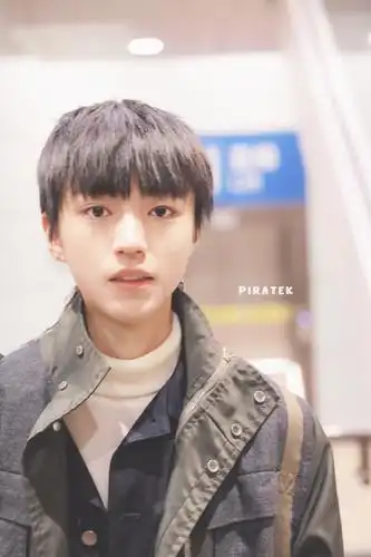 王俊凯#161205晚-1206凌晨 长沙-北京 高清4p