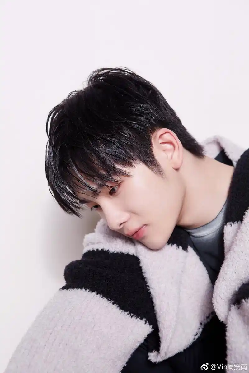 周震南星光不问赶路人时光不负有心人