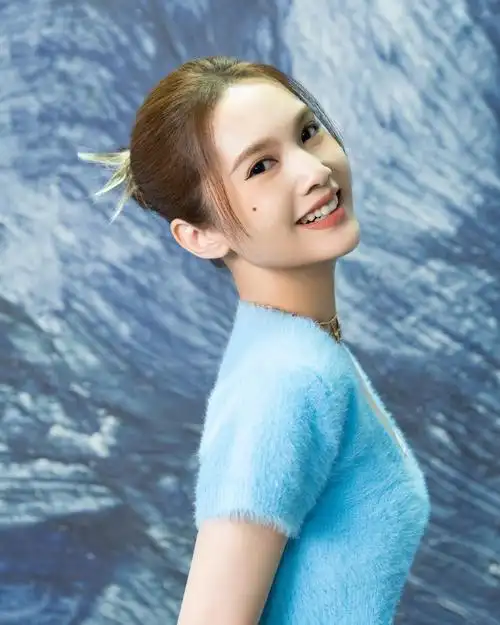 杨丞琳演唱会表白李荣浩.他们已经在一起9年了,还这么恩爱.