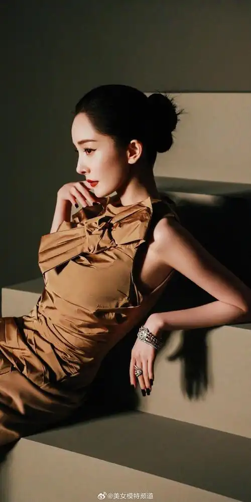 杨幂大花质感写真