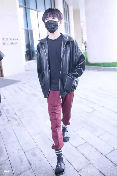 王源这双新鞋子是千玺送的吧