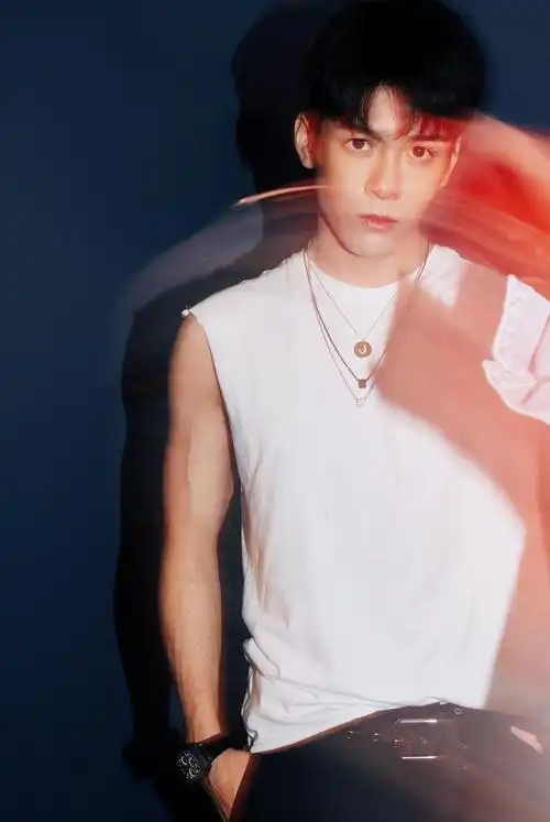 p>曾舜晞 i>(joseph) /i>,原名曾威航,1996年10月9日出生于广东省