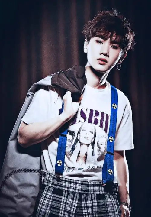 那在节目里,我们看到汪苏泷对室友尤长靖说,咱们一定要省着花,所以