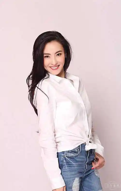 张柏芝18岁的时分有多美?曾经的青涩照流出,简直能迷晕 .