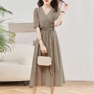 乐町夏装新款夏季女装时尚气质休闲遮肚子显瘦中年小个子短袖领连衣裙