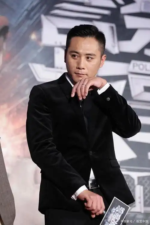 刘烨:从硬汉形象到真人演绎,华表奖新影帝的转变与代价