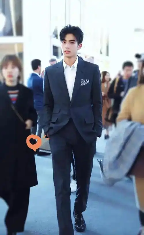 新鲜花美男西装杀黄景瑜24邓为19宋威龙17肖战14嘉伦第5酷盖