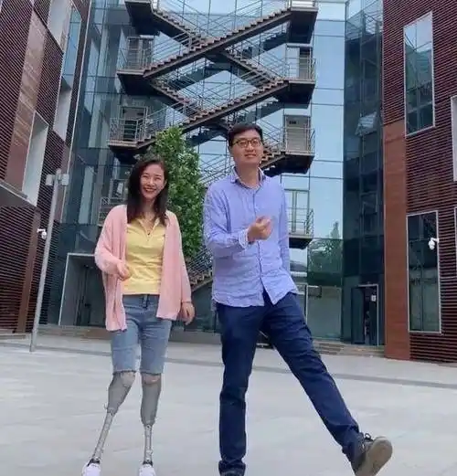 舞蹈老师廖智被活埋30小时后获救丈夫因她双腿截肢狠心离去